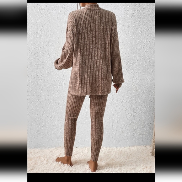 Space Dye Halter Top & Split Hem Tee & Leggings - Picture 5 of 6